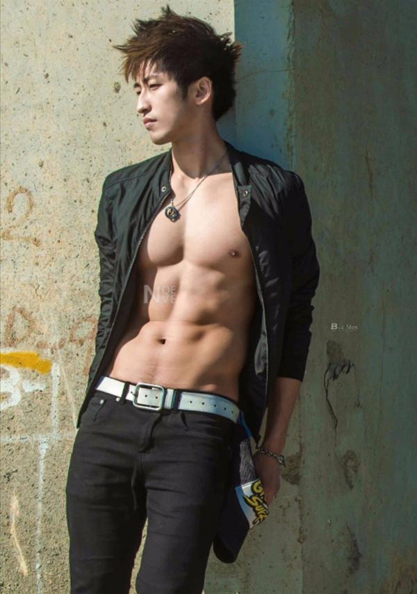 Whoseman-4-明星教練男丁格爾-芬達-全裸非全見寫真書